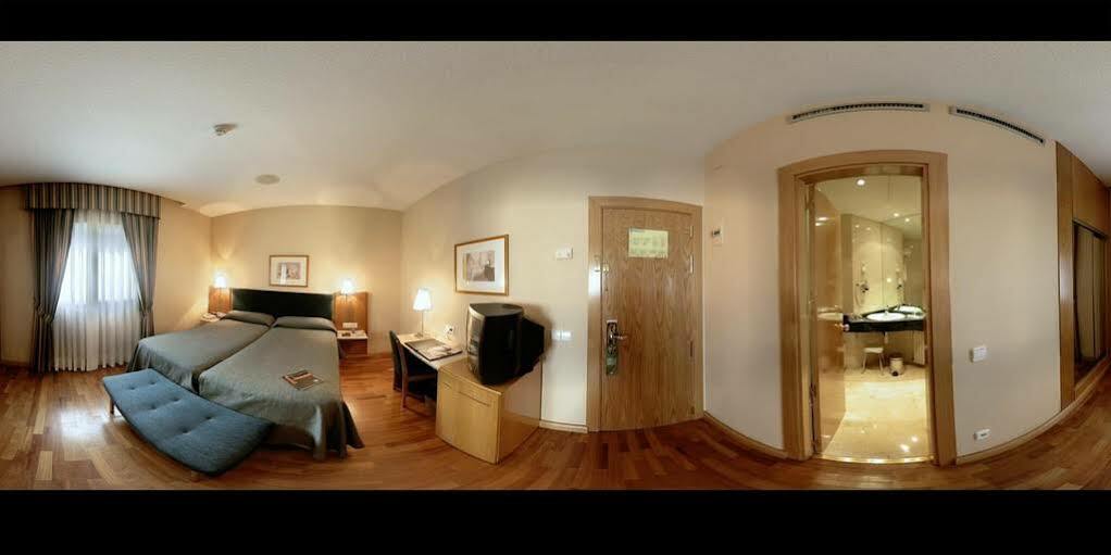 Nh Madrid Atocha Hotel Room photo